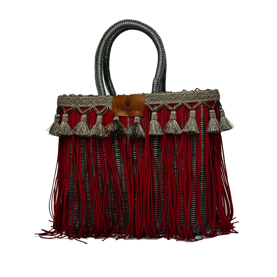 Bolsa Fringe Mediana color plata con flecos color rojo y borlas color plata