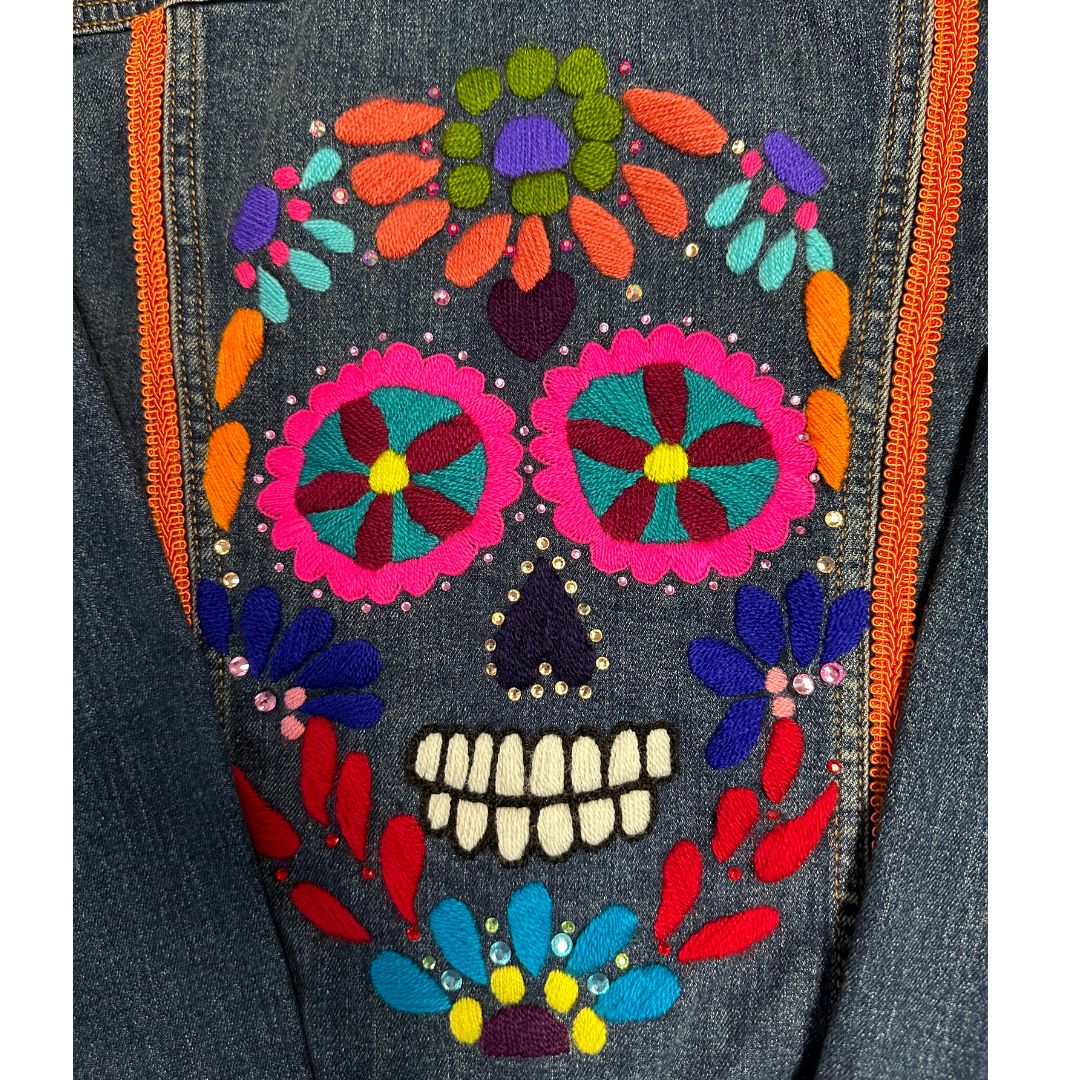 Chamarra con Calavera Bordada - CHICA