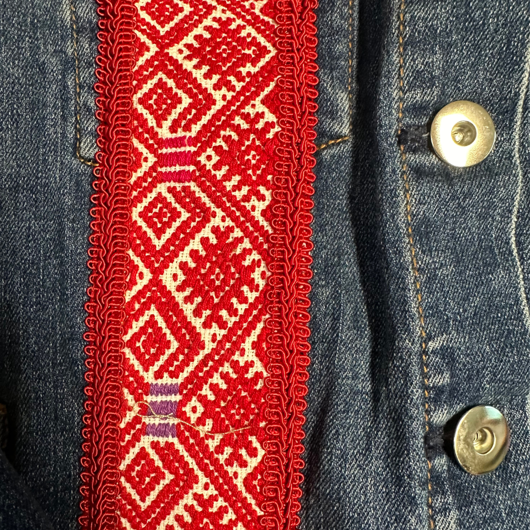 Chamarra Con Bordados Textil Mexicano Rojo - CHICA