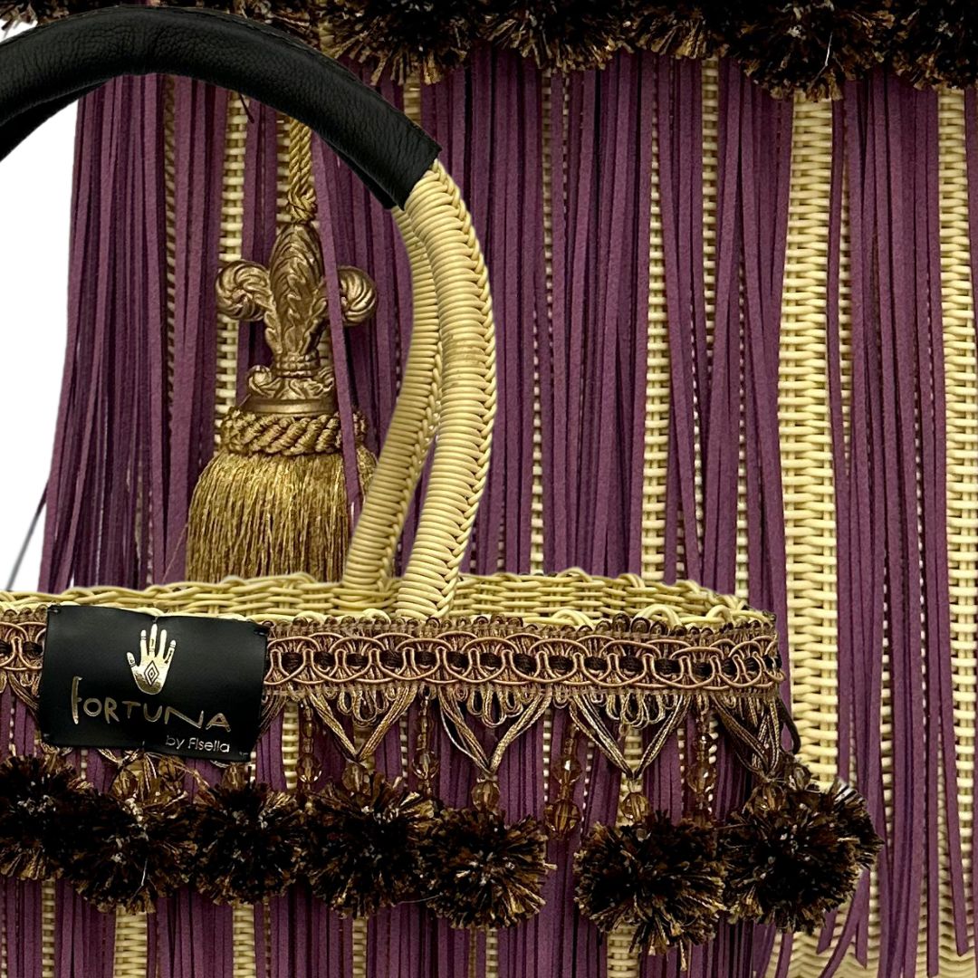 Bolsa Fringe Maxi Edición Limitada color crema flecos color Lila y pompones.
