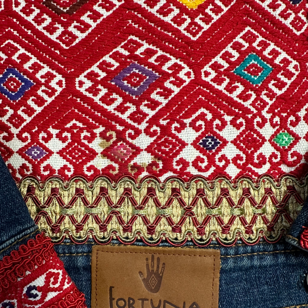 Chamarra Con Bordados Textil Mexicano Rojo - CHICA