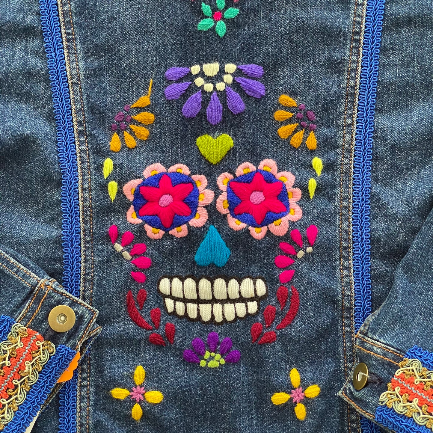 Chamarra calavera Bordada a Mano S