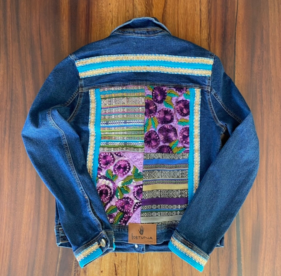 Chamarra Bordada con Rococo Talla M