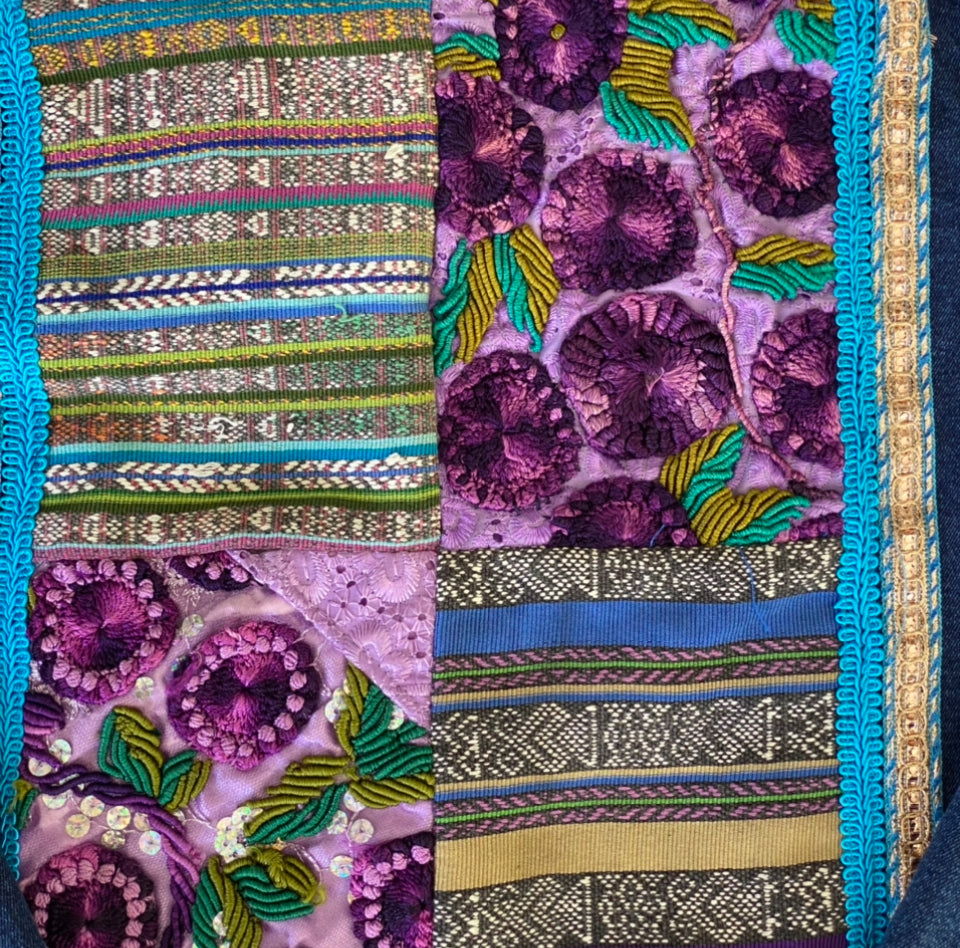 Chamarra Bordada con Rococo Talla M