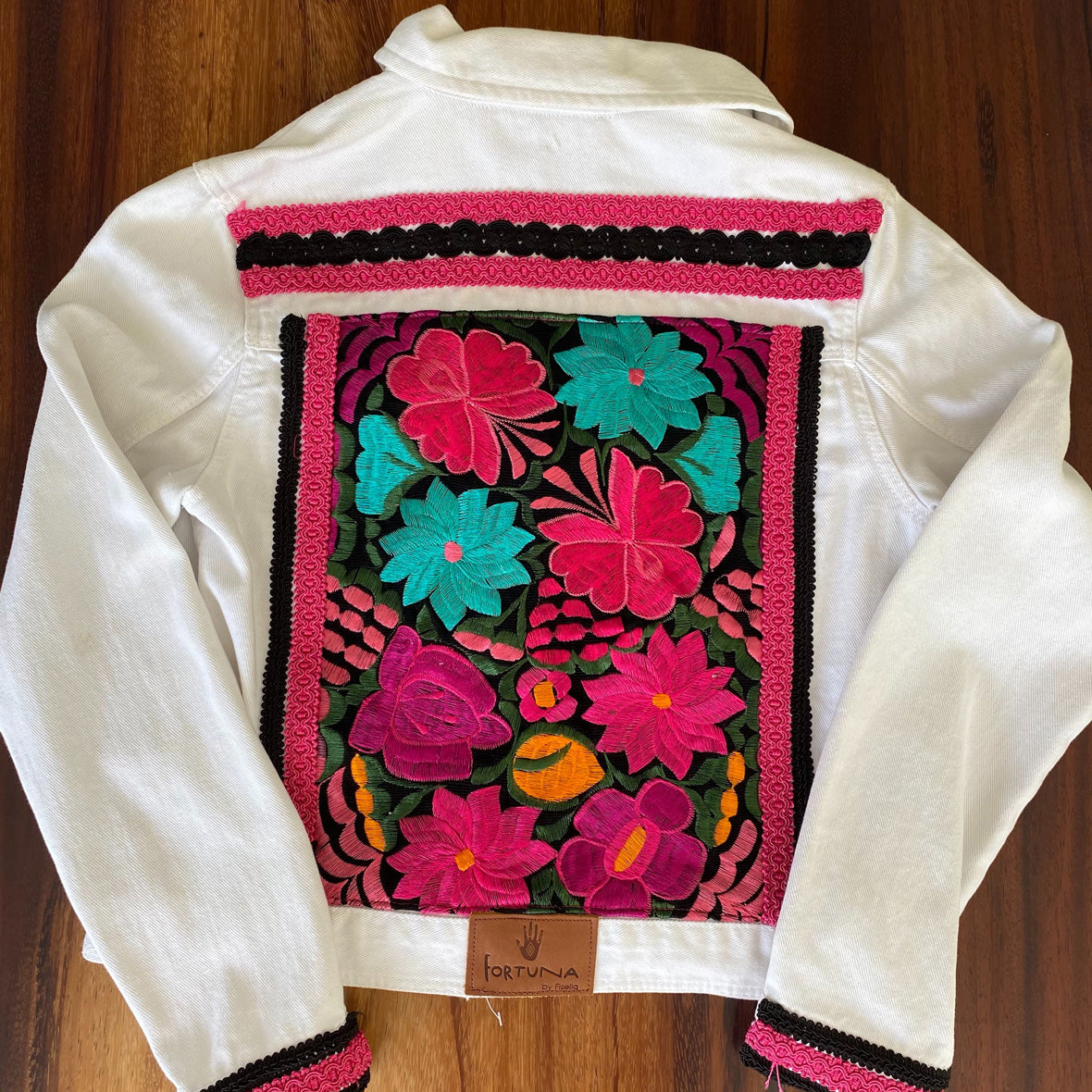 Chamarra Blanca Bordada Talla S