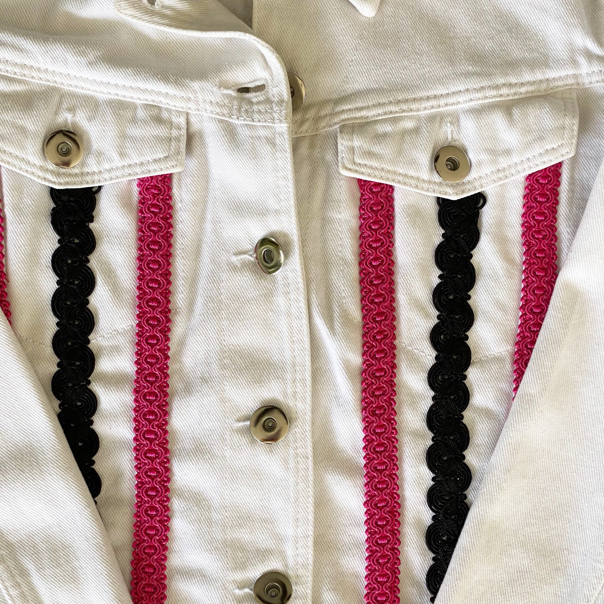 Chamarra Blanca Bordada Talla S