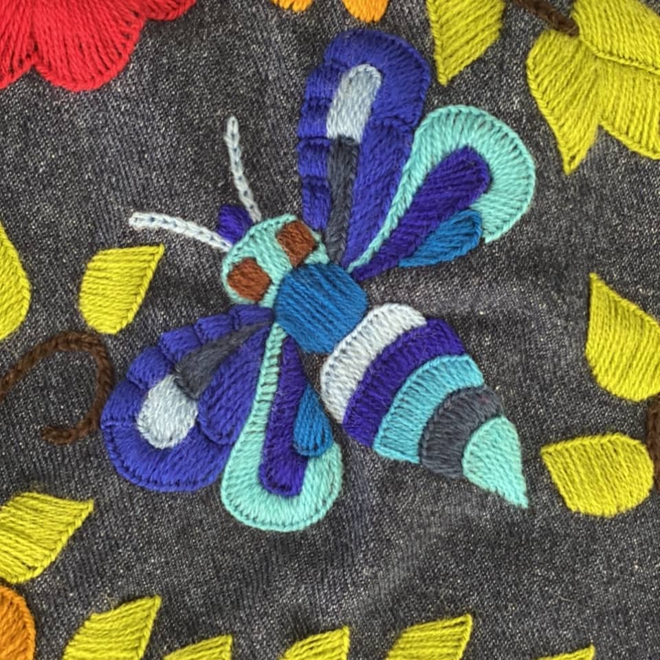 Chamarrra Bordada Mariposa Azul - MEDIANA