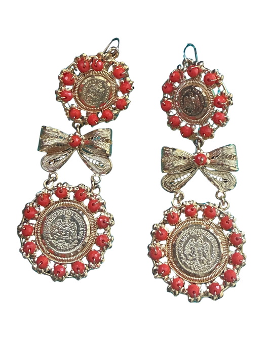Aretes Monedas Mexicanas con Filigrana y Detalles Rojo Coral