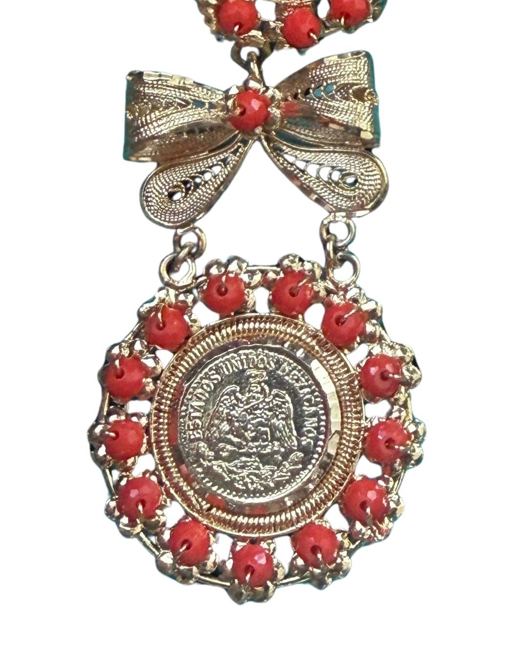 Aretes Monedas Mexicanas con Filigrana y Detalles Rojo Coral