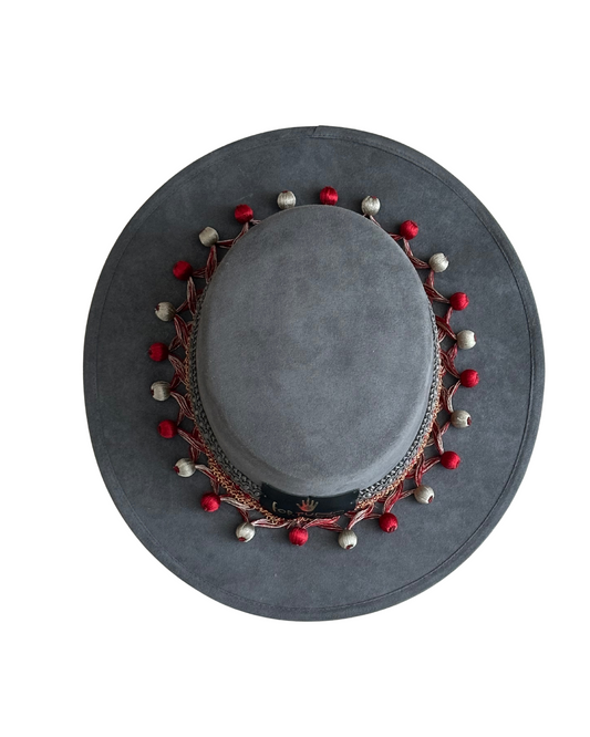 Sombrero de Ante Cordobés Color Gris Pompones Rojo - Plata
