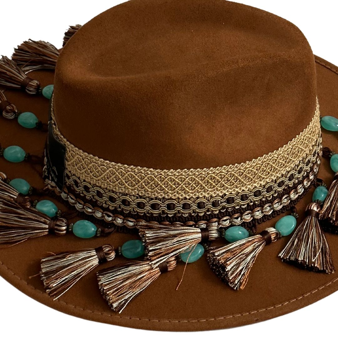 Sombrero de ante country doble toquilla y borlas con turquesas Edicion Limitada
